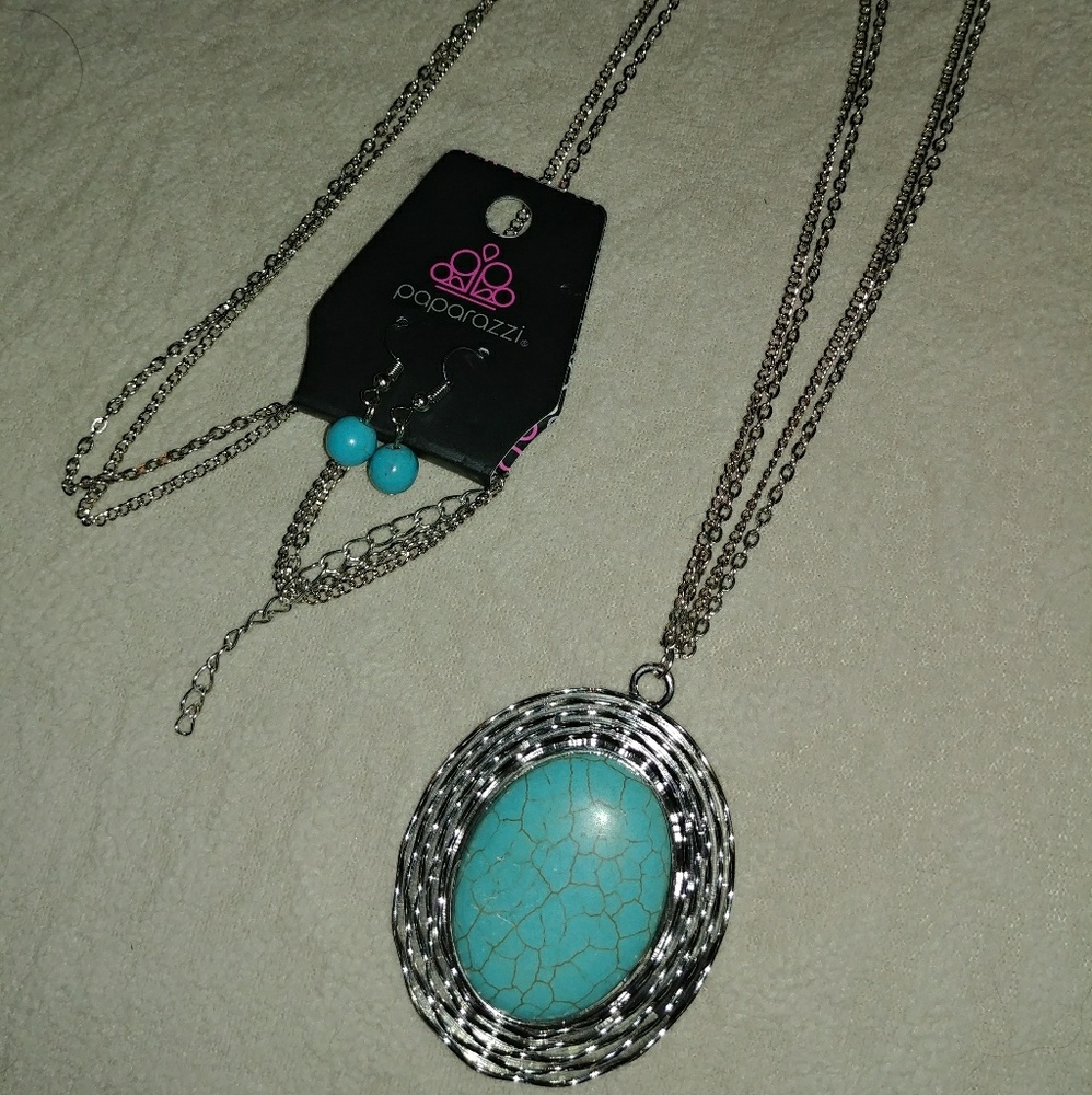 NEW LISTING! Fashion jewelry pendant, earrings set